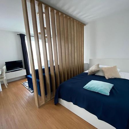 Apartament Pola Kolobrzeg Appartamento Esterno foto