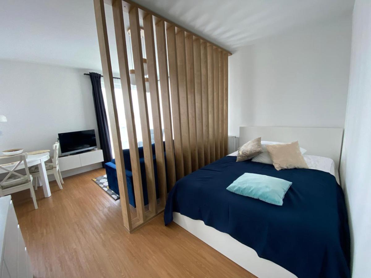Apartament Pola Kolobrzeg Appartamento Esterno foto